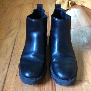 Black Leather women’s booties 9.5 walking shoe working ankle boot comfy shoes